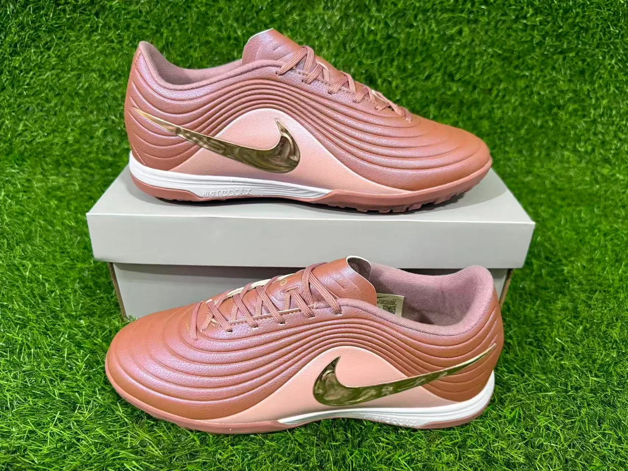 Nike Marrón Dorado Bajo Corte Superior Sintético Recubrimientos Texturizados con Olas Césped Artificial Zapatos de Fútbol 17