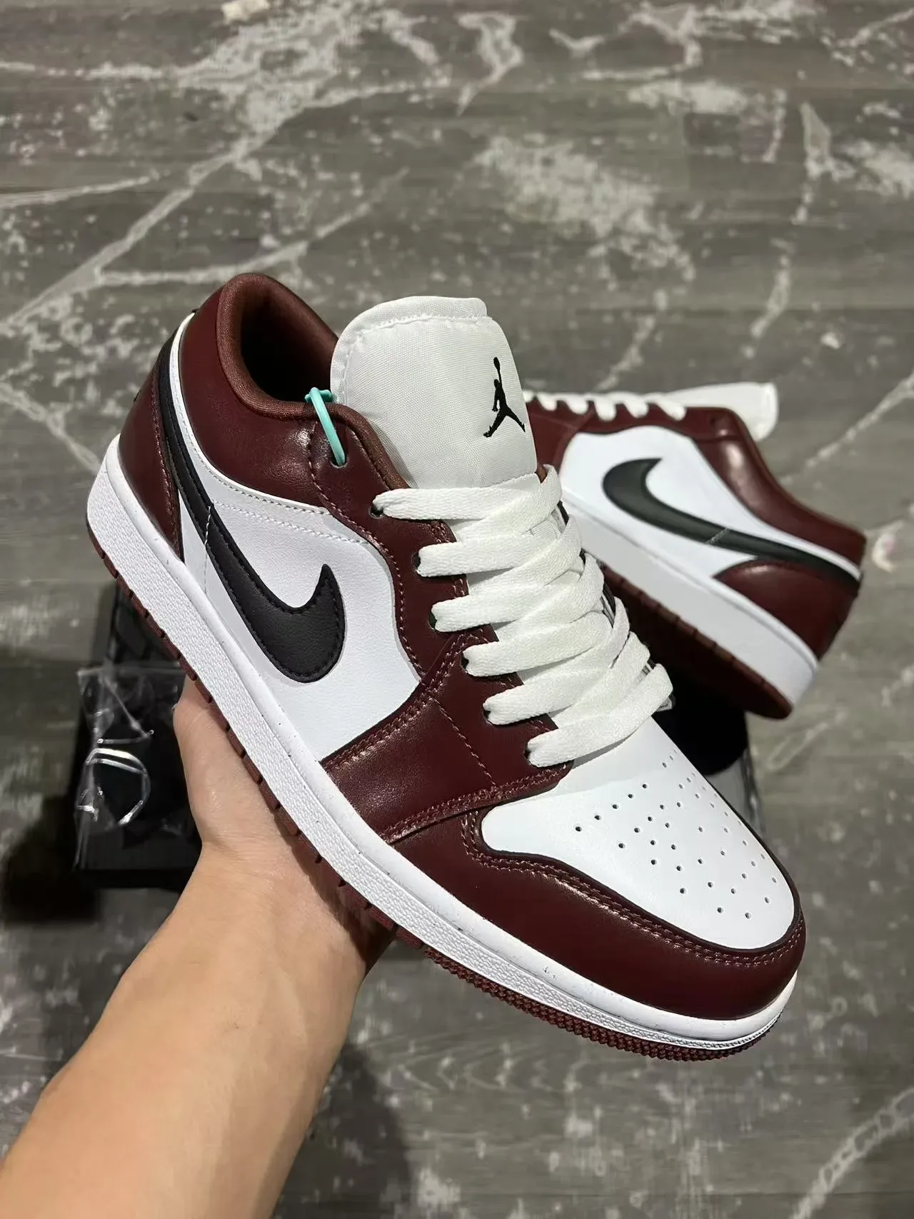 Nike Sneakers Lifestyle Bourgogne Noir Low-Top Cuir Panneau 2