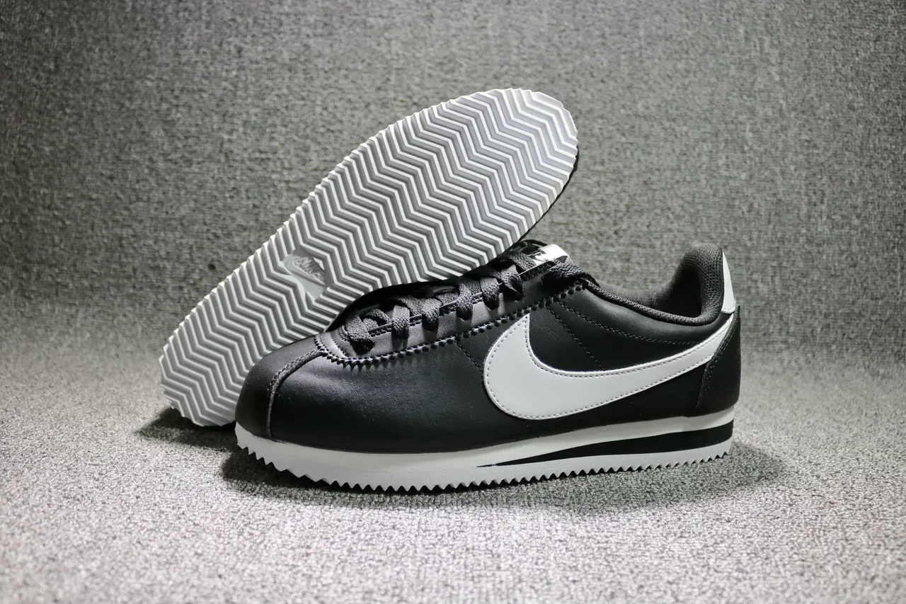 Nike Cortez Chaussures Lifestyle Noir et Blanc 5