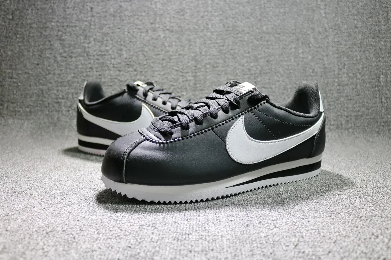 Nike Cortez Chaussures Lifestyle Noir et Blanc 6