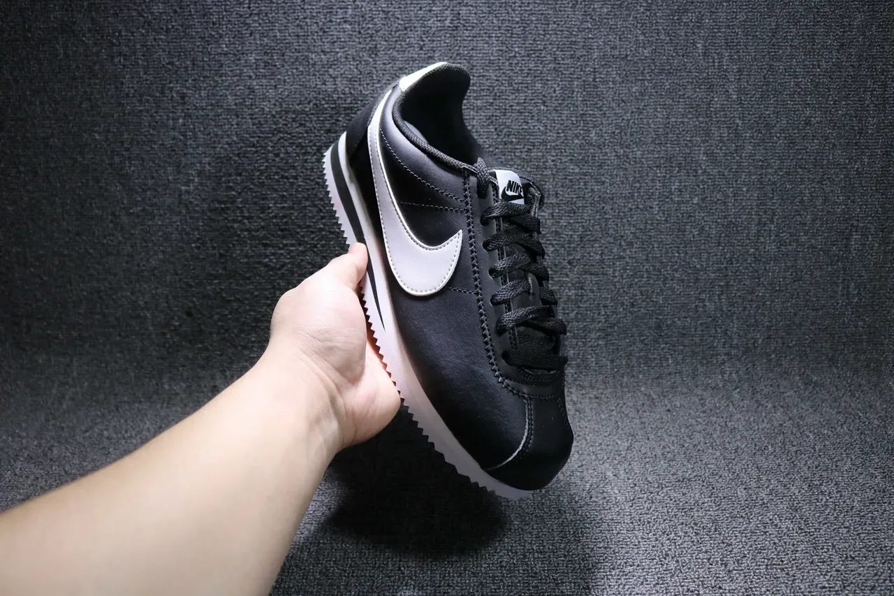 Nike Cortez Chaussures Lifestyle Noir et Blanc 10