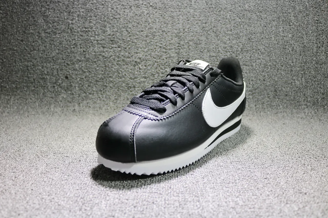Nike Cortez Chaussures Lifestyle Noir et Blanc 11