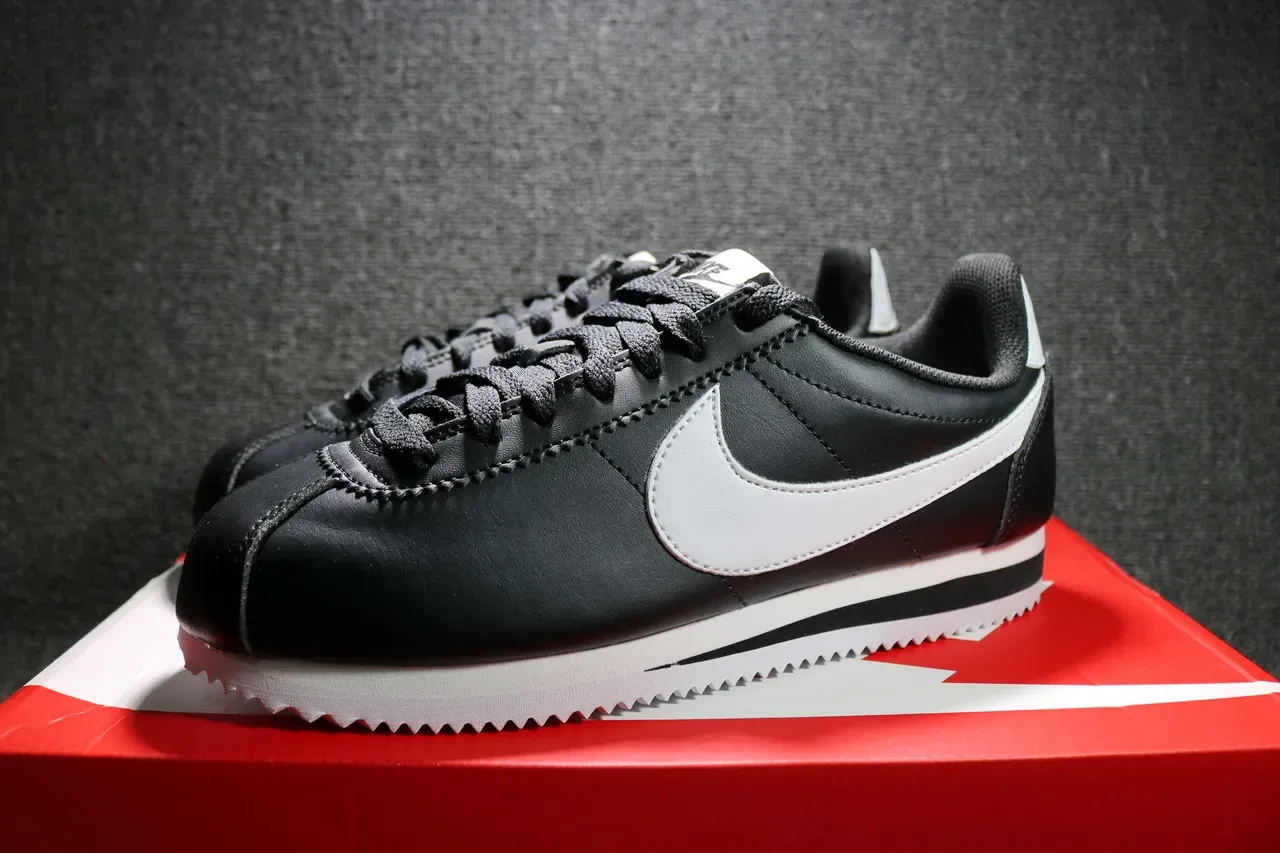 Nike Cortez Chaussures Lifestyle Noir et Blanc 13