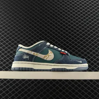 نيك Dunk Low أحذية أسلوب حياة مع تركيبة جينز أزرق بشرة الأفعى Swoosh