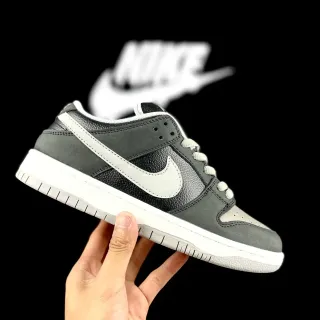 Nike Dunk Low رمادي وأبيض سنيكرز لايف ستايل