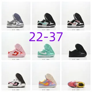 Nike Dunk Low 灰色和白色生活方式运动鞋
