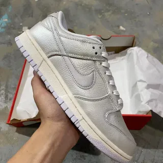 Nike Dunk Low Metallic Silver حذاء أسلوب حياة
