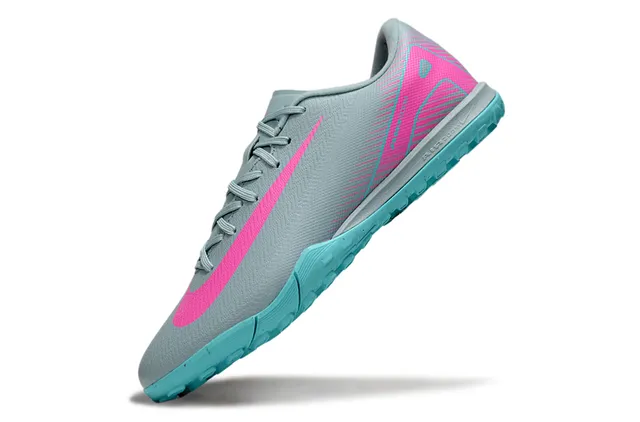 Nike ধূসর গোলাপি লো-কাট সিন্থেটিক আপার ডায়নামিক গ্রাফিক ওভারলে টার্ফ সকার শুস 3