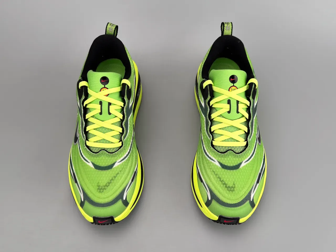 Nike हरा पीला इंजीनियर्ड मेश अपर वेव-पैटर्न्ड ओवरले रनिंग शू 9