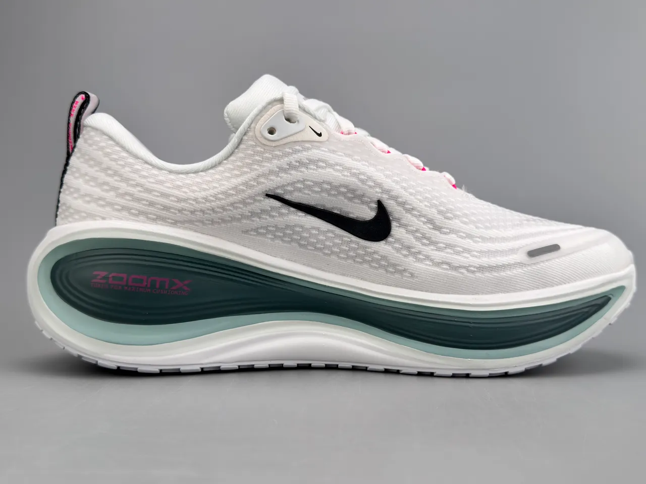 Nike Invincible Run White Pink Engineered Knit Upper Translucent Wave Midsole Running Shoes 10