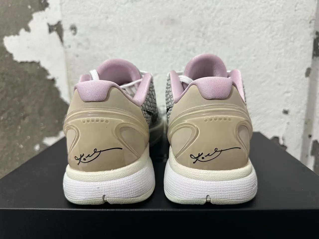 Nike Kobe 5 Protro धूसर सफेद गुलाबी बास्केटबॉल जूते 3