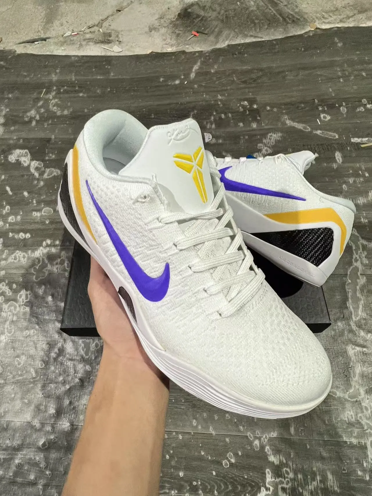Nike Kobe 9 Elite White Purple Yellow बास्केटबॉल जूते 2