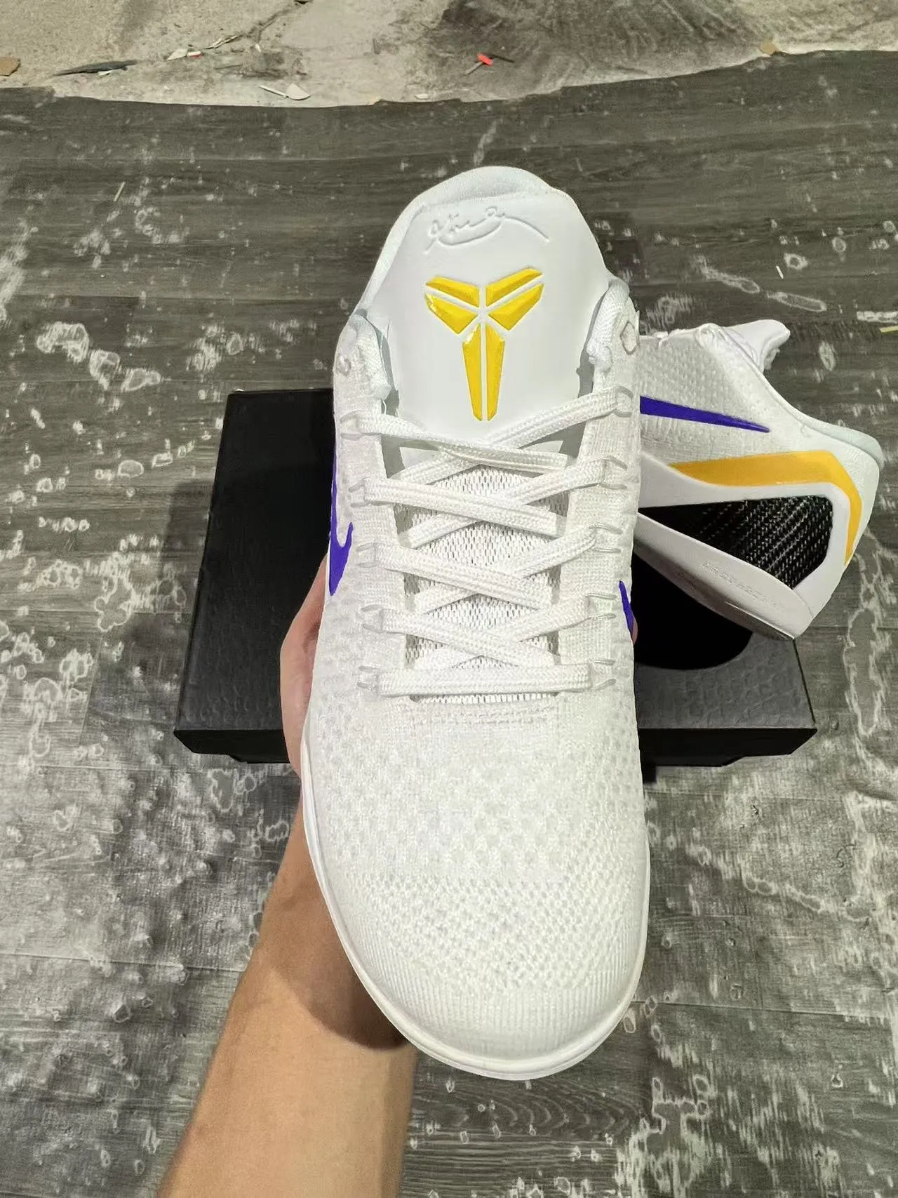 Nike Kobe 9 Elite White Purple Yellow बास्केटबॉल जूते 3