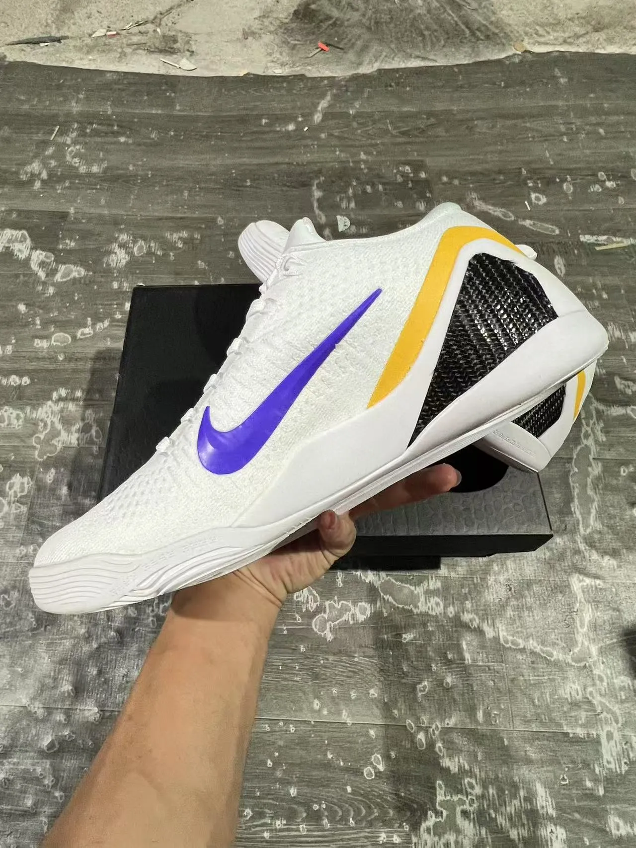 Nike Kobe 9 Elite White Purple Yellow बास्केटबॉल जूते 5