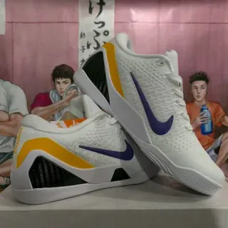 Nike Kobe A.D. सादा बेगुनी हलुद बस्केटबॉल जूतो
