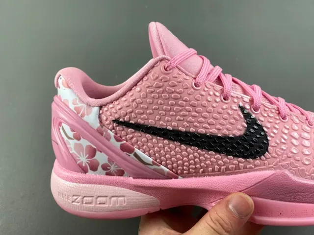 Nike Kobe Rose Noir Tige Texturée Pébbled Superposition Swoosh Chaussures de Basketball 2