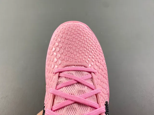 Nike Kobe Rose Noir Tige Texturée Pébbled Superposition Swoosh Chaussures de Basketball 5