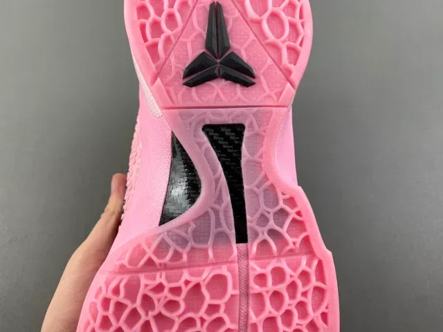 Nike Kobe Rose Noir Tige Texturée Pébbled Superposition Swoosh Chaussures de Basketball 9