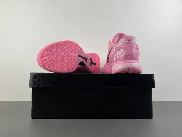 Nike Kobe Rose Noir Tige Texturée Pébbled Superposition Swoosh Chaussures de Basketball 17