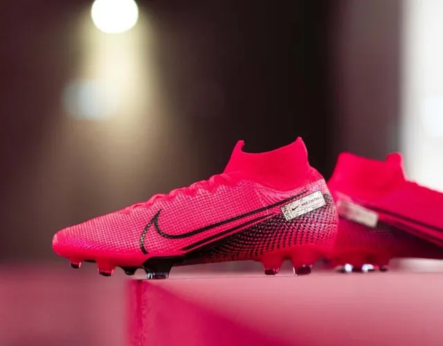 Nike Mercurial Vapor أحذية كرة القدم للأرض الصلبة 9