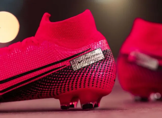 Nike Mercurial Vapor أحذية كرة القدم للأرض الصلبة 12