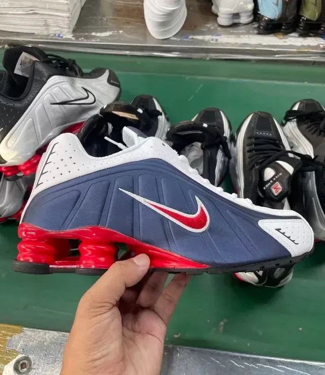 Chaussures Lifestyle Nike Navy Red Shox Système de Coussinement Tige Perforée 7