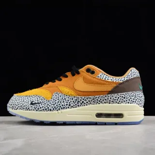 Nike Tênis Lifestyle Low-Top de Camurça com Overlay Speckled em Laranja Bege