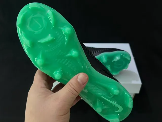Nike Phantom GT 黑色霓虹绿 Firm-Ground 足球鞋 2