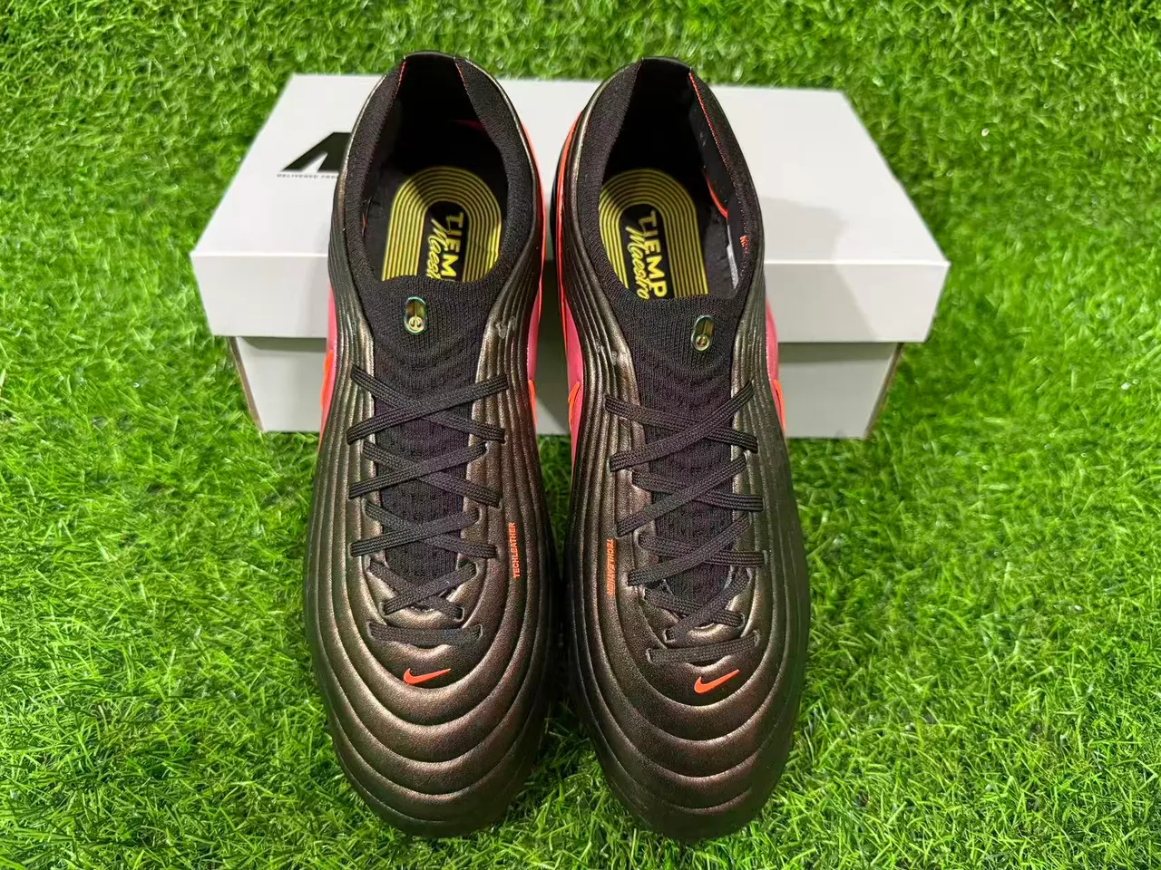 Nike Phantom GT Bordeaux Noir Motif Ondulé Tige Synthétique Chaussures de Football pour Terrain Firme 6