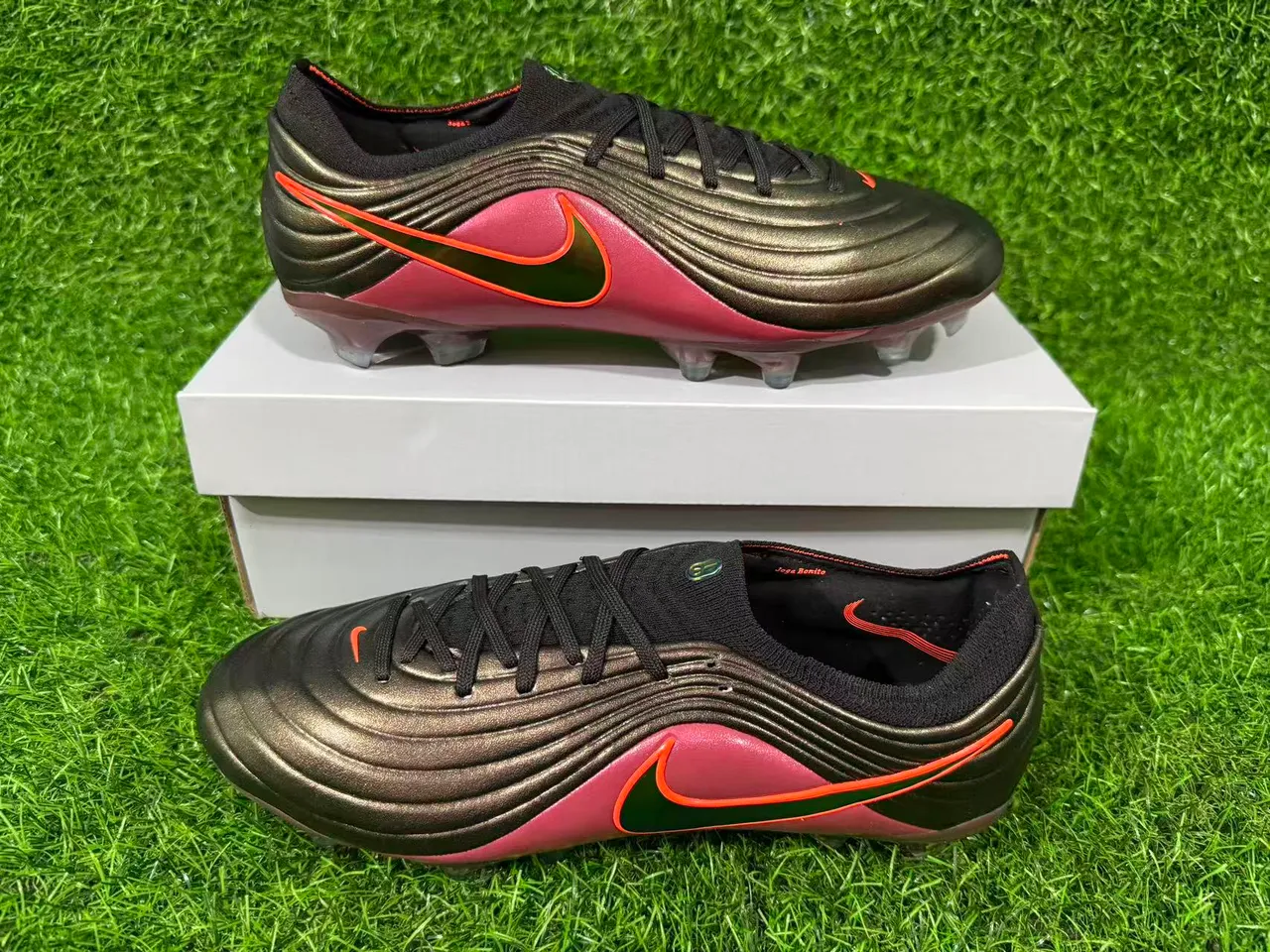 Nike Phantom GT Bordeaux Noir Motif Ondulé Tige Synthétique Chaussures de Football pour Terrain Firme 9