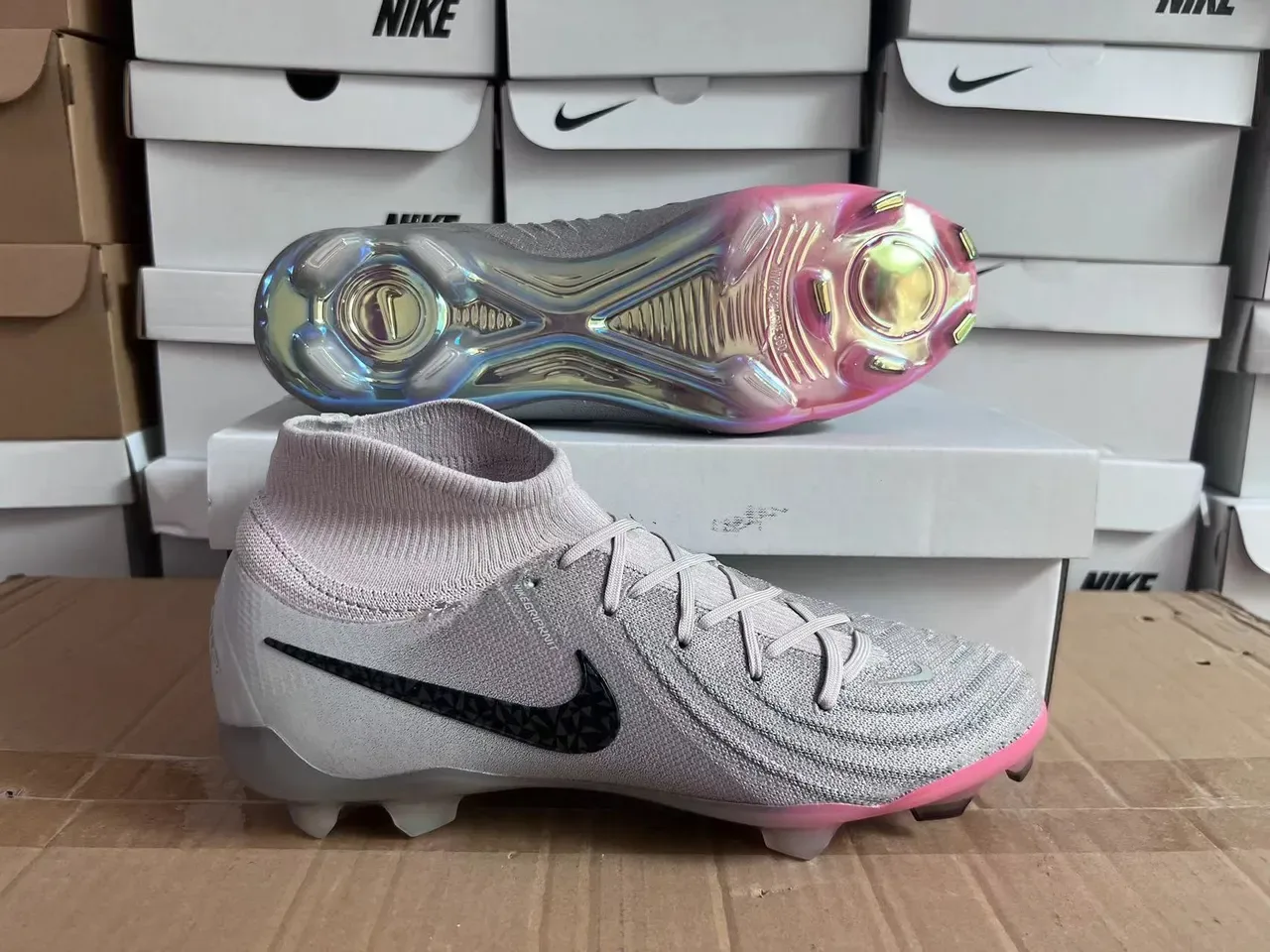 Nike Phantom GT Iridescent Gray أحذية كرة القدم للأرض الصلبة 5