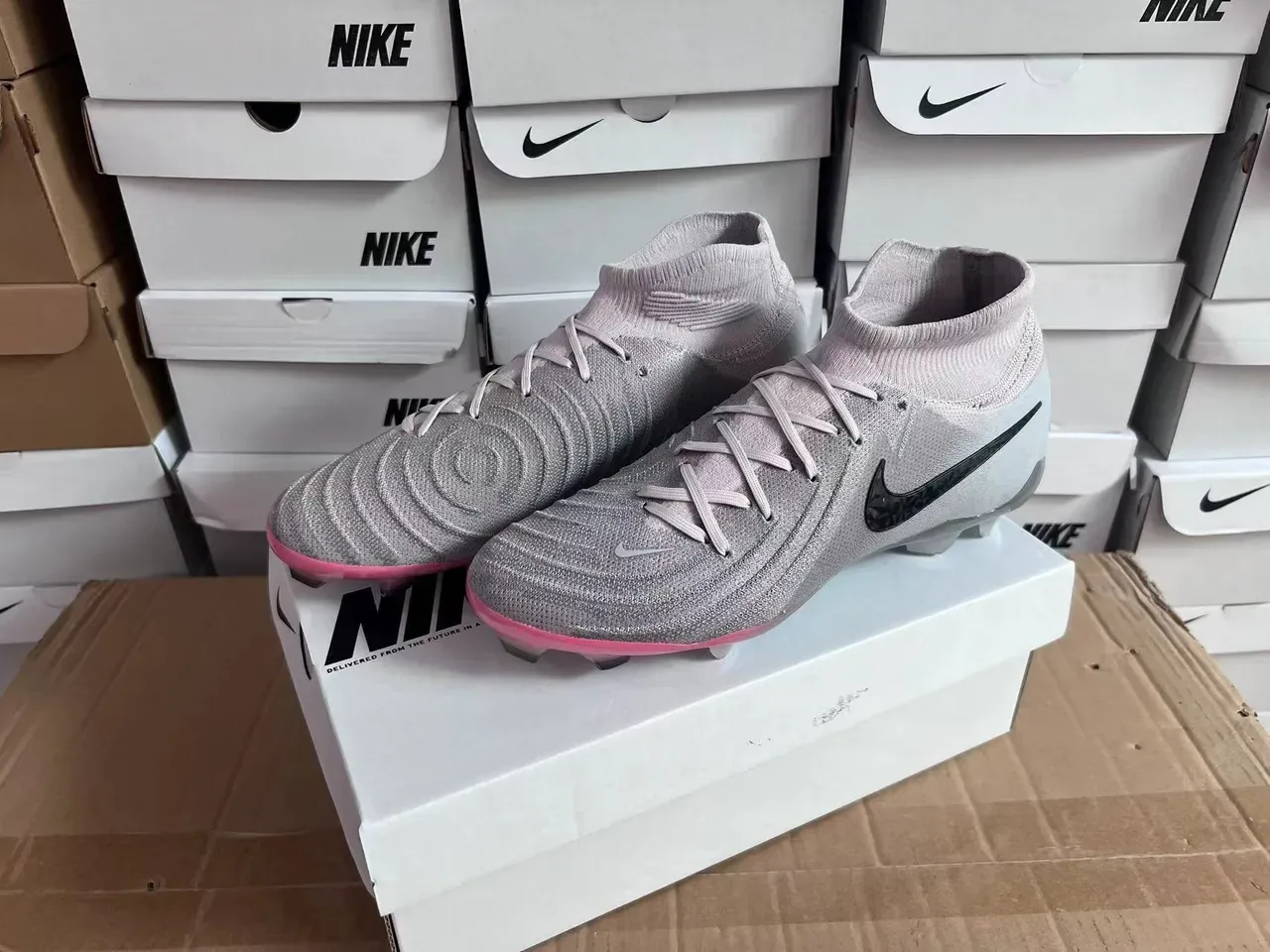 Nike Phantom GT Iridescent Gray أحذية كرة القدم للأرض الصلبة 7
