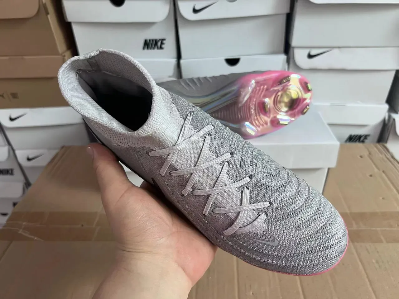 Nike Phantom GT Iridescent Gray أحذية كرة القدم للأرض الصلبة 9