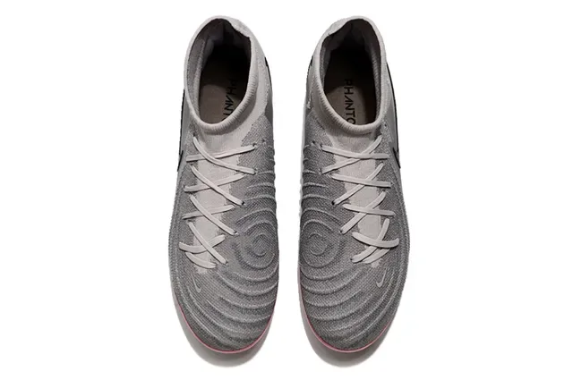 Nike Phantom GT Iridescent Gray أحذية كرة القدم للأرض الصلبة 11