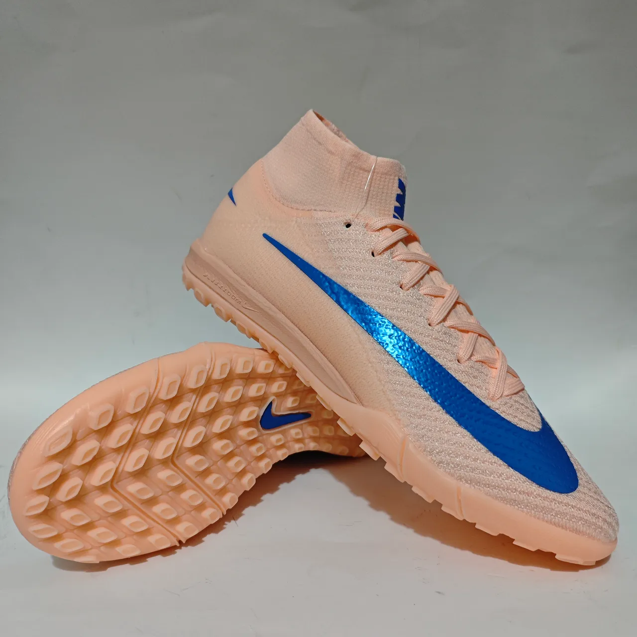 Nike Phantom GT Tênis de futebol turf com upper de knit sock-fit, cor laranja e azul, cano alto com colar de tornozelo 11
