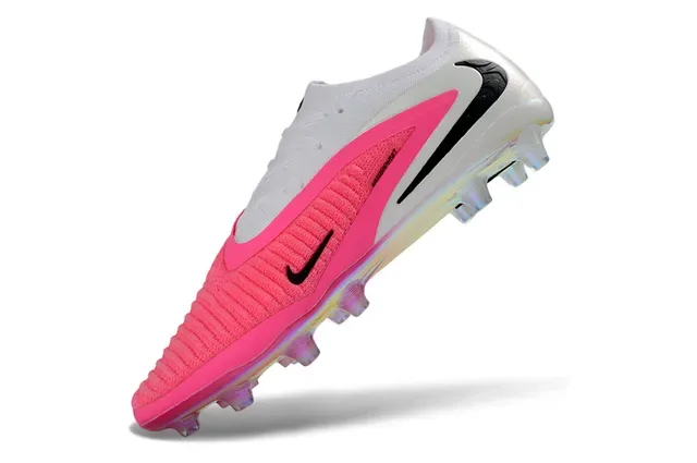 Nike Phantom GT 白色粉色针织鞋面 低帮款 钉面足球鞋 3