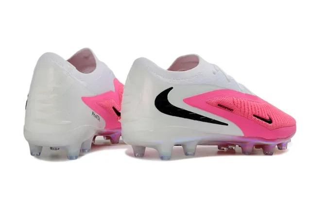 Nike Phantom GT 白色粉色针织鞋面 低帮款 钉面足球鞋 5