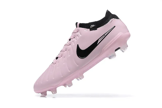 Nike Zapatos de fútbol rosa y negro de corte bajo con upper sintético acolchado con textura ribeteada para terreno firme 5