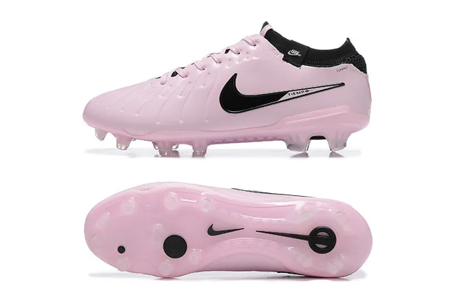 Nike Zapatos de fútbol rosa y negro de corte bajo con upper sintético acolchado con textura ribeteada para terreno firme 9
