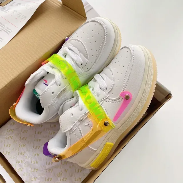 Nike أحذية أسلوب حياة وردي أحمر منخفضة مع كولار مبطن 18