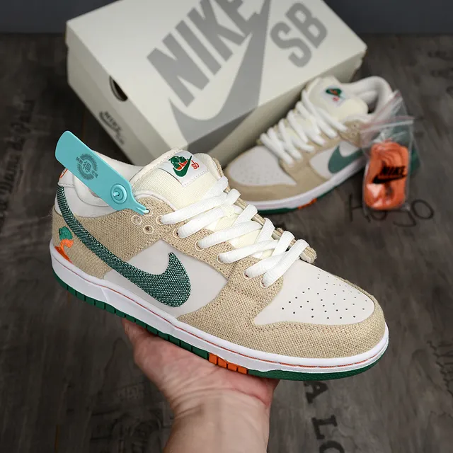 Nike SB Dunk Low Beige Green ক্যানভাস এন্ড লেদার আপার টেক্সচার্ড Swoosh স্কেটবোর্ড শুজ 2