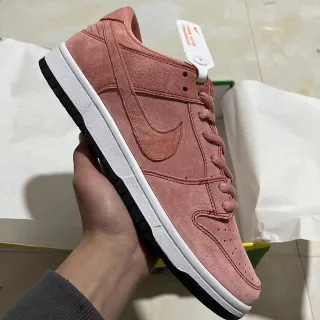 Nike SB Dunk Low धूल गुलाबी सुडेन स्केटबोर्ड जूते