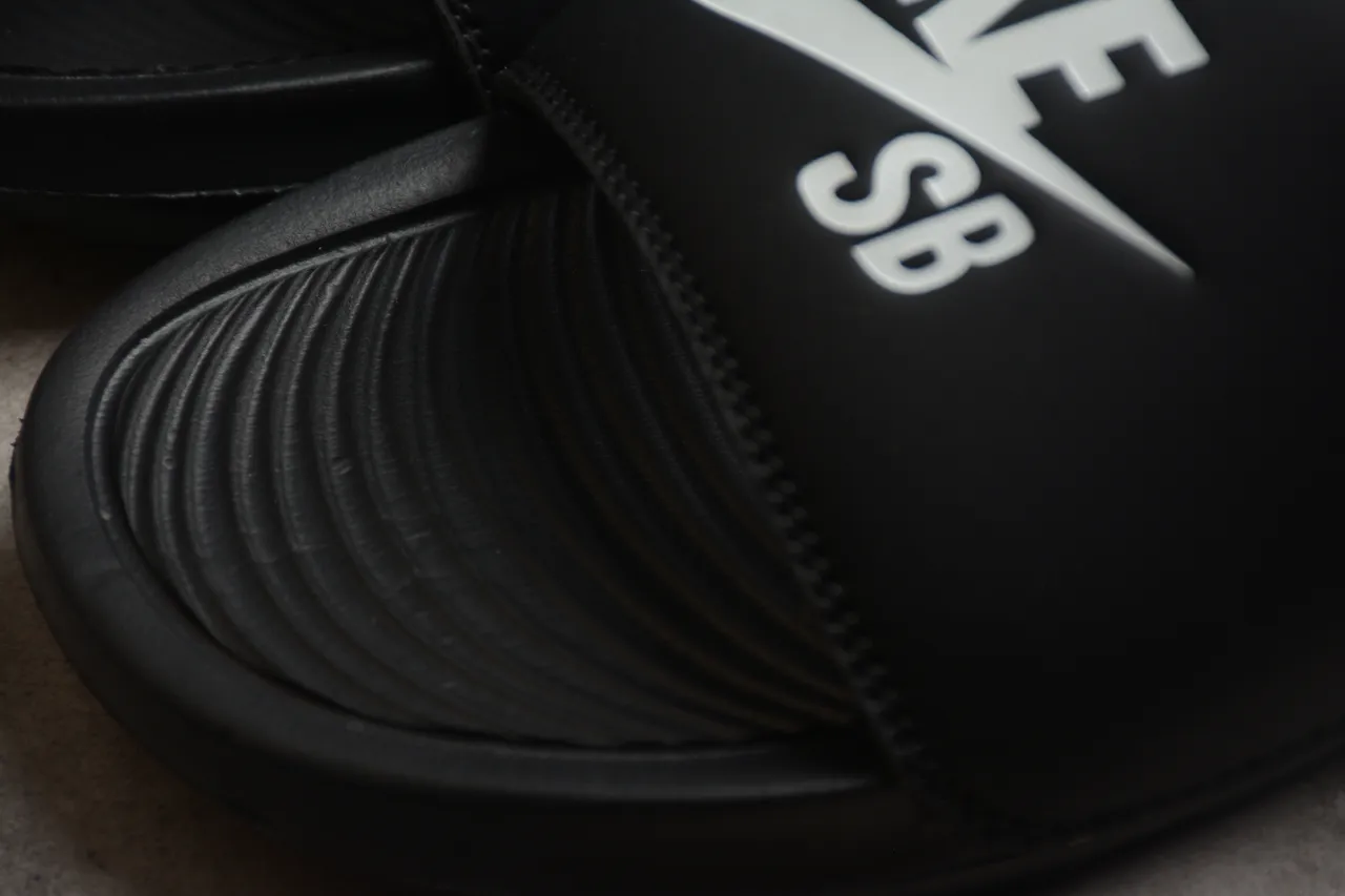 Nike SB Slide Black White Molded Rubber Single Wide Strap Slippers 7