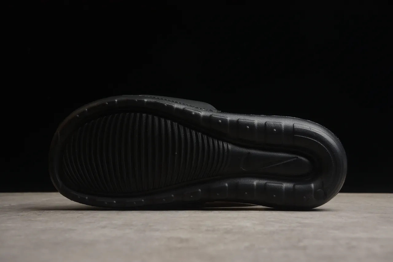 Nike SB Slide Black White Molded Rubber Single Wide Strap Slippers 9