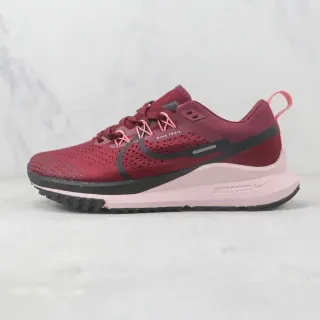 Nike Trail Burgundy Pink इंजीनियर मेश अपर काली सिंथेटिक ओवरलेस रनिंग जूते
