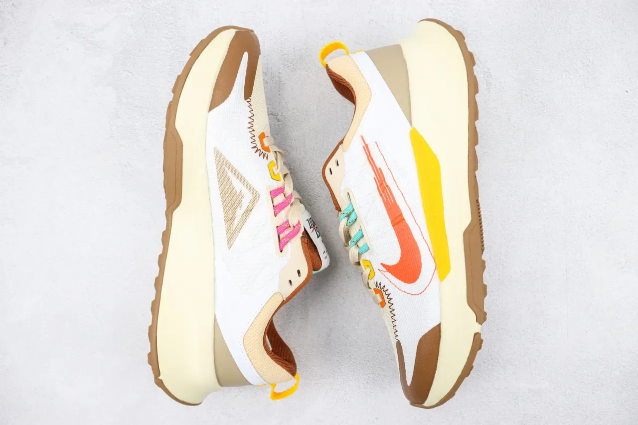 Nike Blanco Beige Zapatillas Lifestyle con Suela Chunky de Malla y Superficie Sintética 2