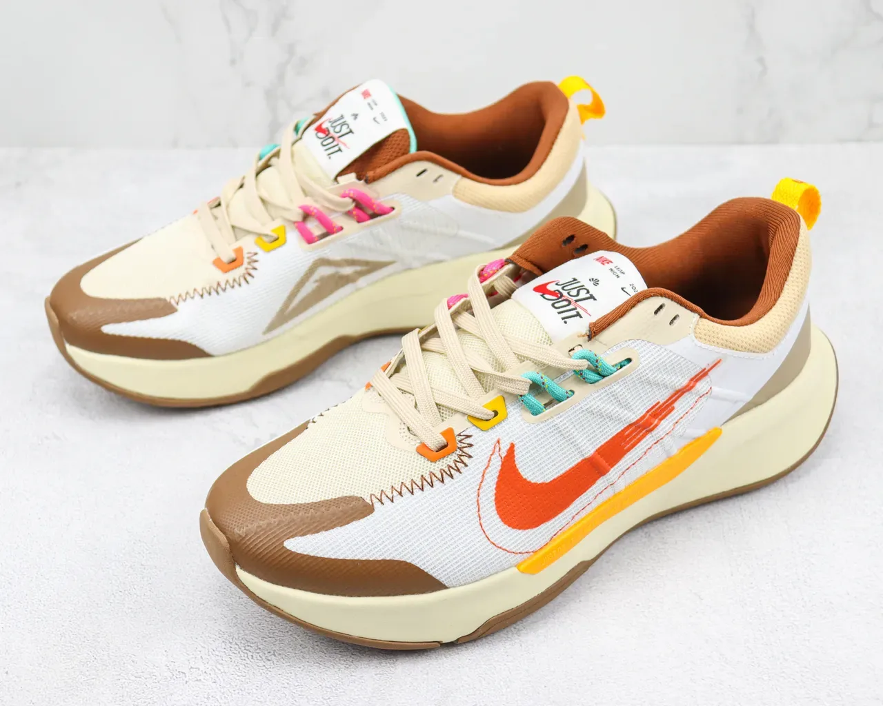 Nike Blanco Beige Zapatillas Lifestyle con Suela Chunky de Malla y Superficie Sintética 4