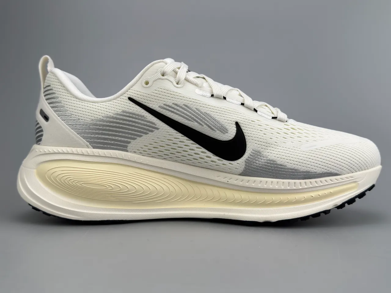 Nike White Black Engineered Knit Upper ZoomX Midsole Running Shoes 10