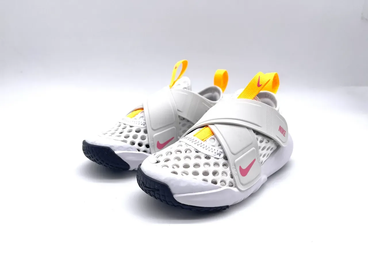 Nike White Black Laceless Strap Closure Perforated Mesh Upper Lifestyle Sneakers 4