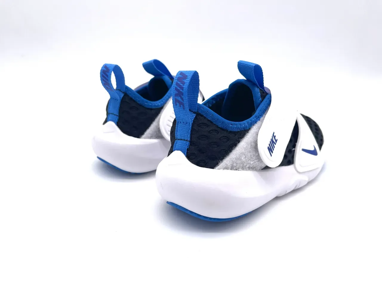 Nike White Black Laceless Strap Closure Perforated Mesh Upper Lifestyle Sneakers 9